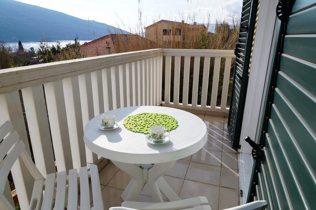 Apartment Begonia Of Kumbor Herceg Novi Exteriör bild