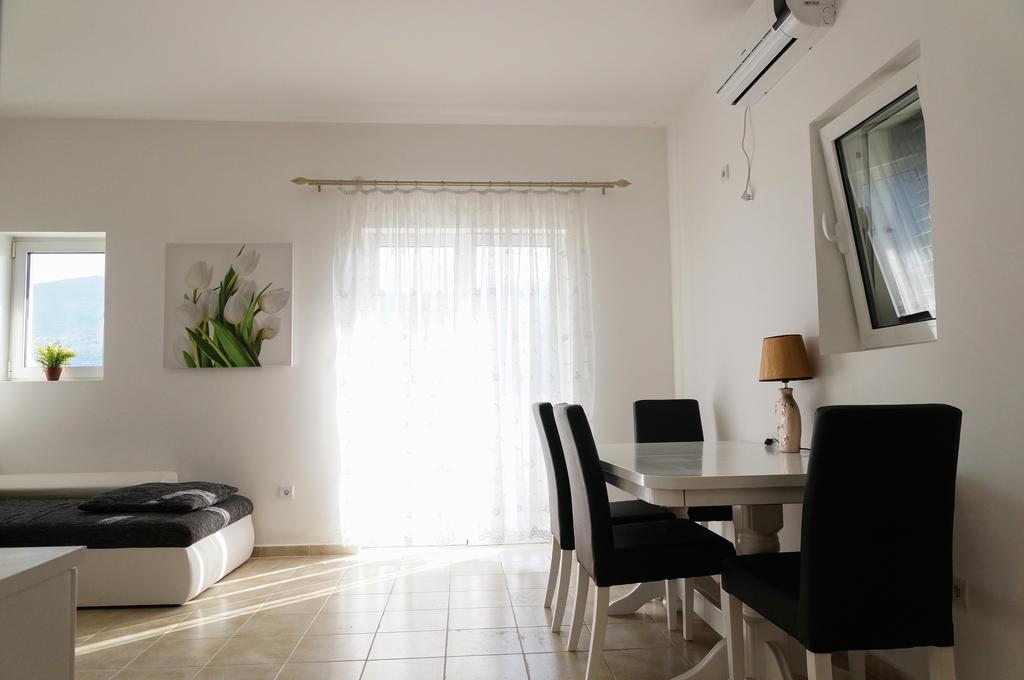Apartment Begonia Of Kumbor Herceg Novi Exteriör bild