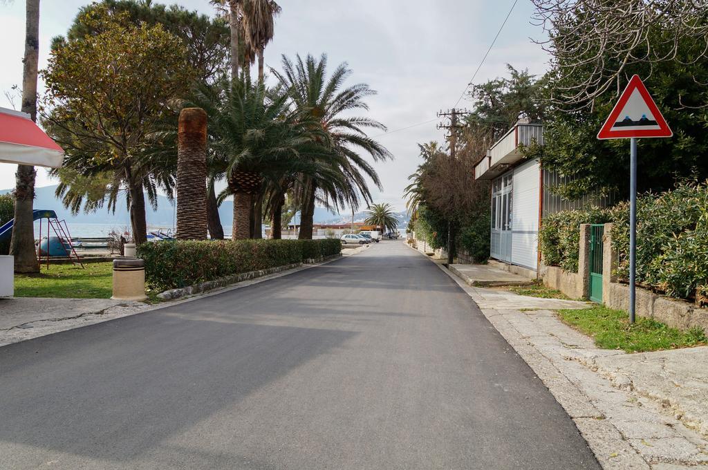 Apartment Begonia Of Kumbor Herceg Novi Exteriör bild